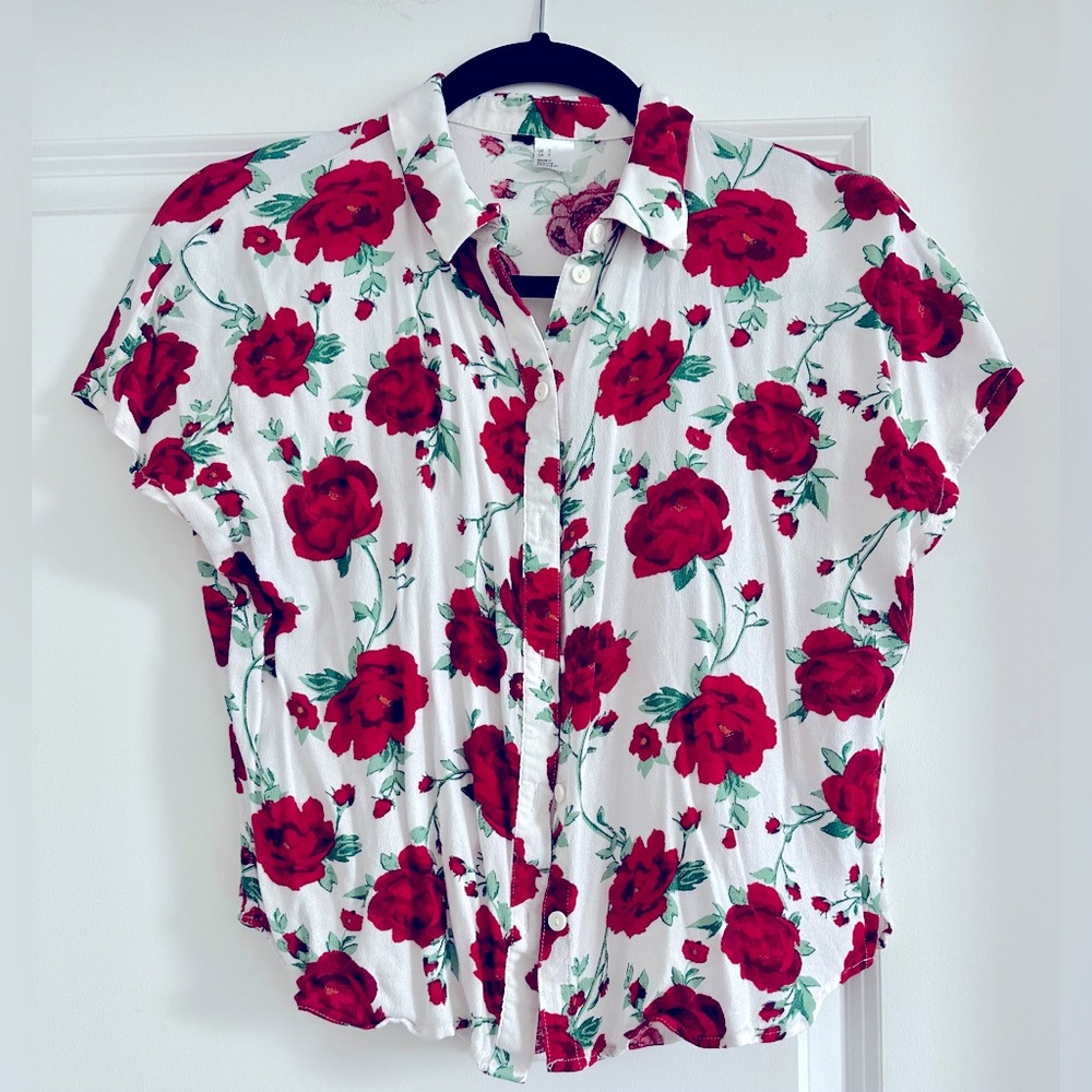 H&M Red Rose Print Button Down Short Sleeve Shirt